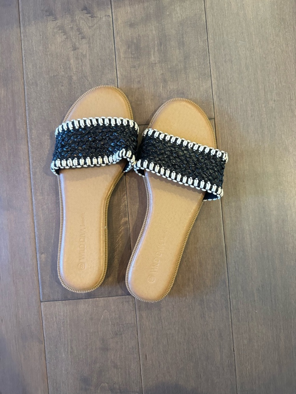 Fashion Nova Raffia Sandals (size 9)